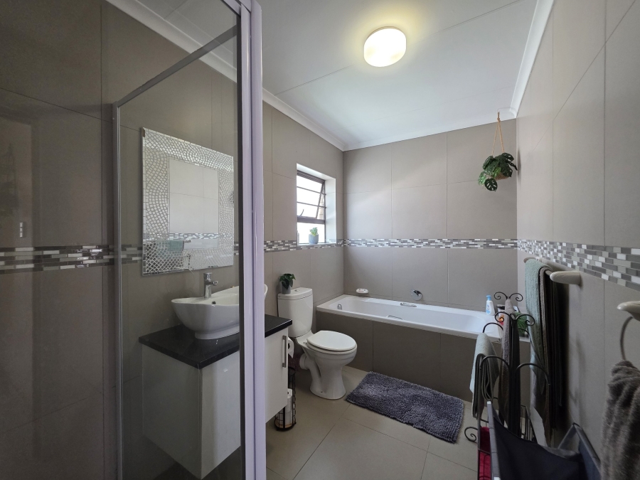 3 Bedroom Property for Sale in Jeffreys Bay Central Eastern Cape